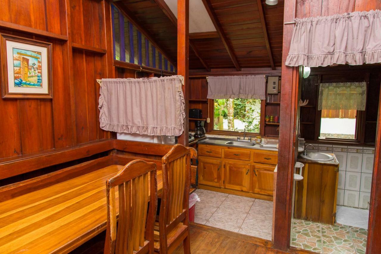 Cabinas Iguana Cahuita Buitenkant foto