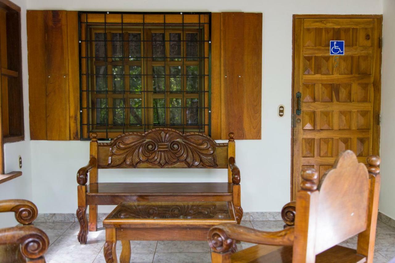 Cabinas Iguana Cahuita Buitenkant foto